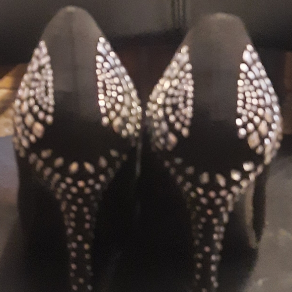 Black heels - Picture 3 of 5